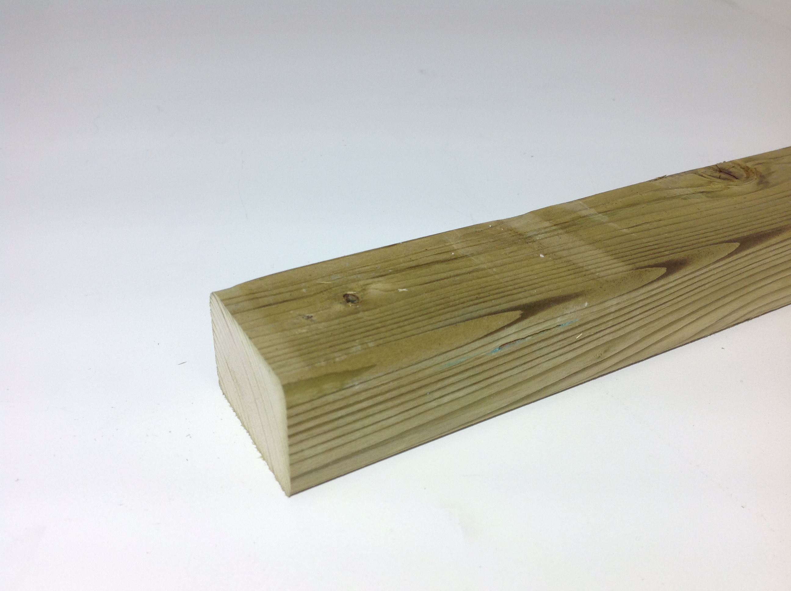 Pin bois de jardin 38x58mm raboté arrondi impregné