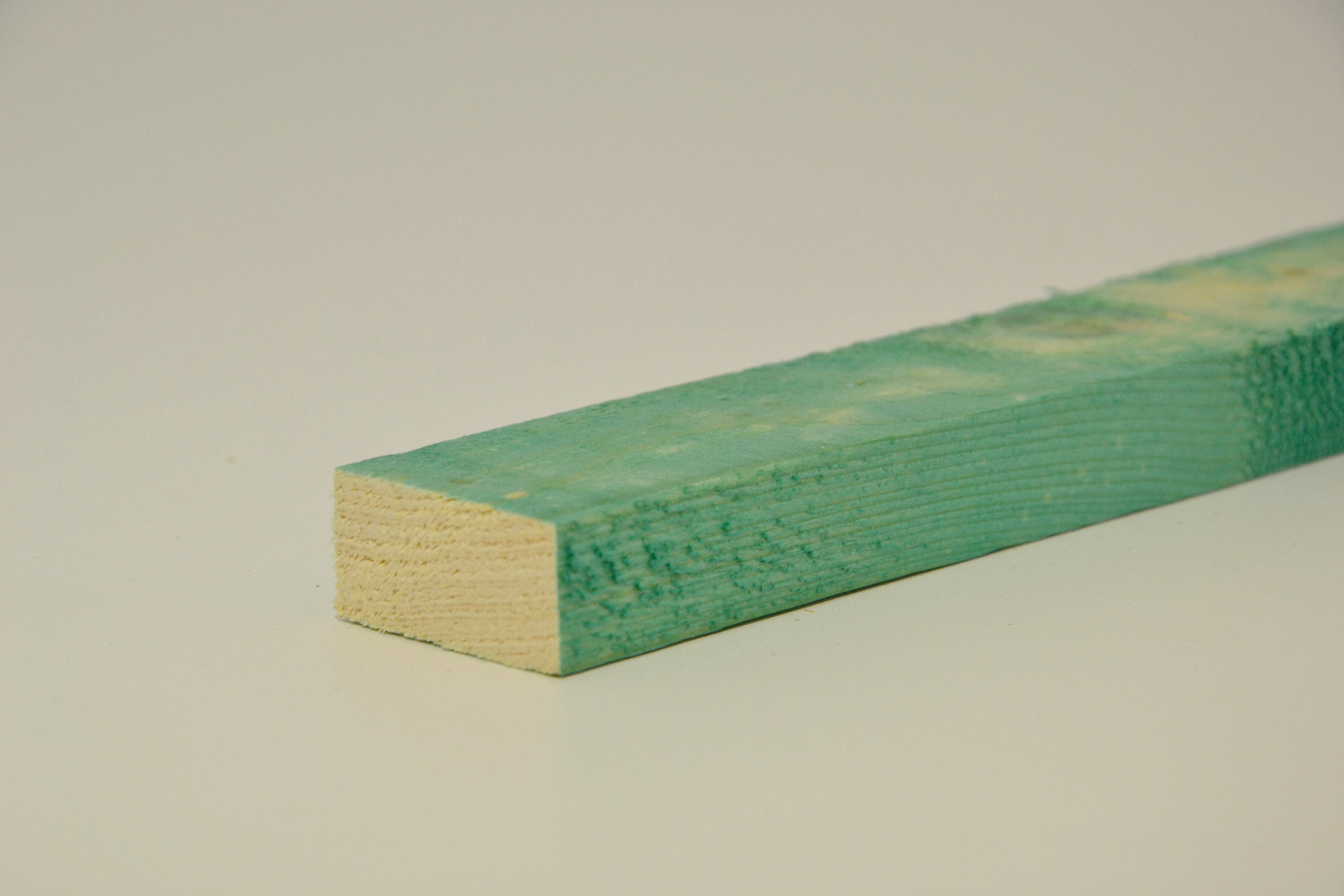Den timmerhout 18 x 38mm ruw gedrenkt