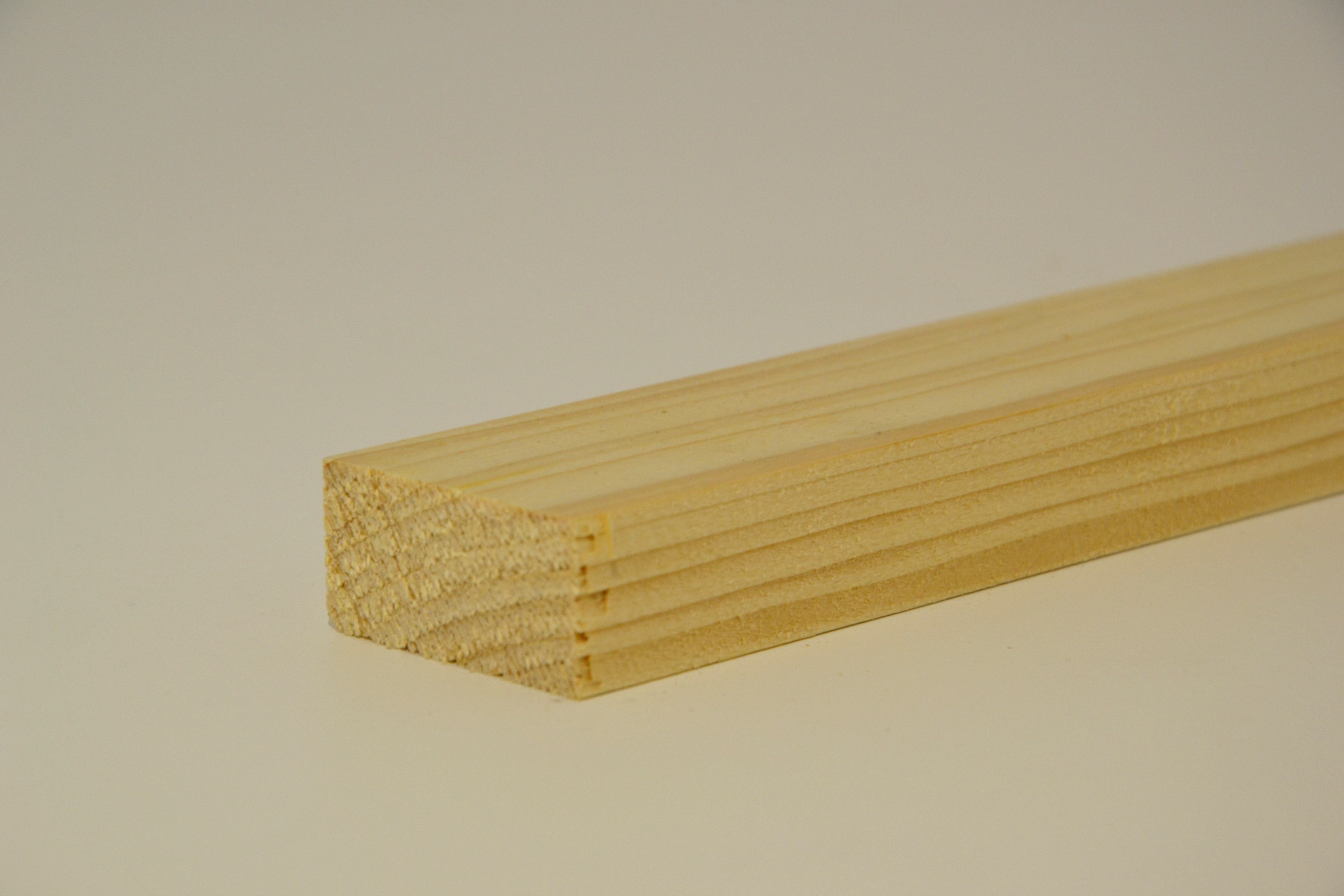 Den timmerhout 22 x 45mm geschaafd