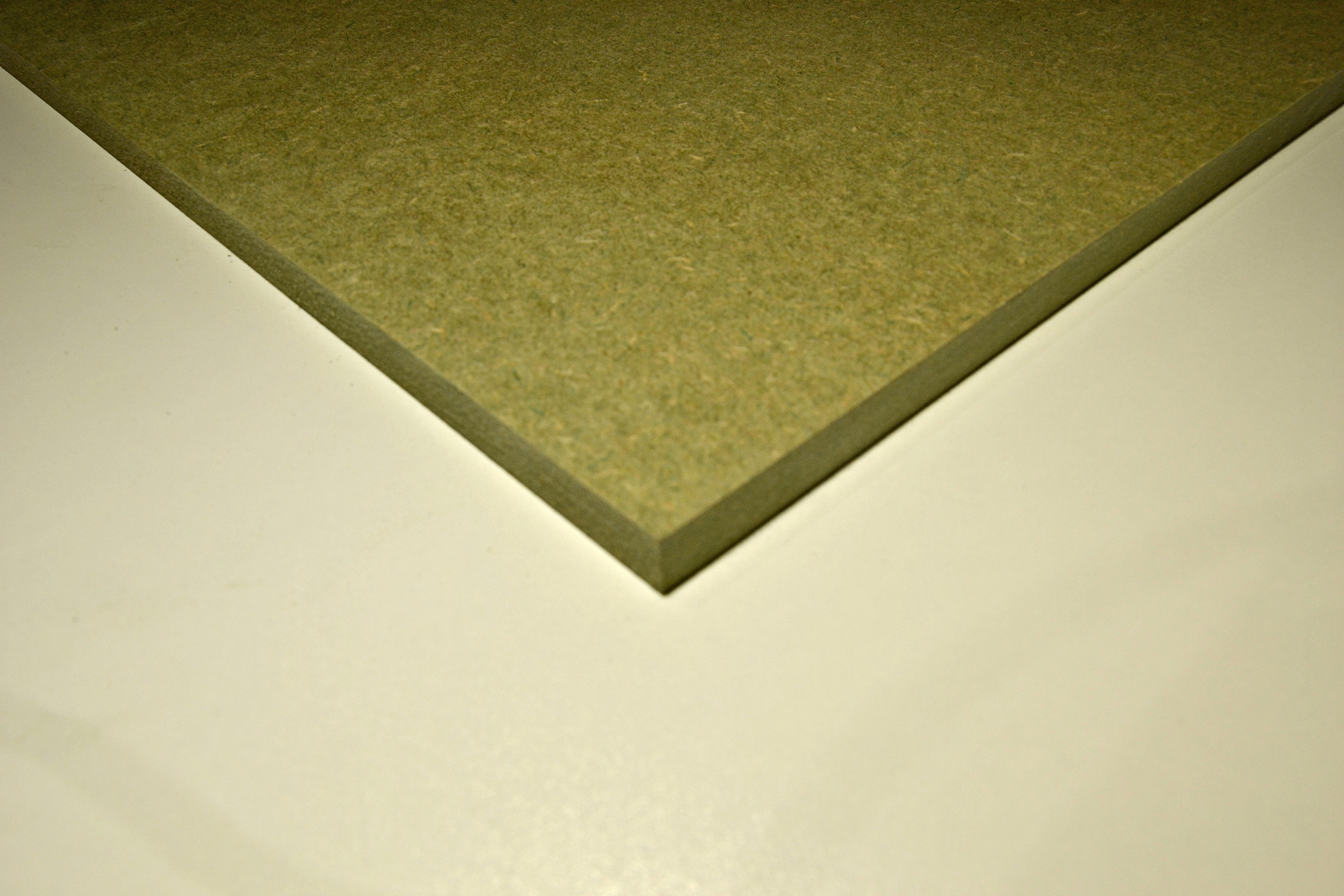 MDF panneau vert 12mm 244 x 122cm