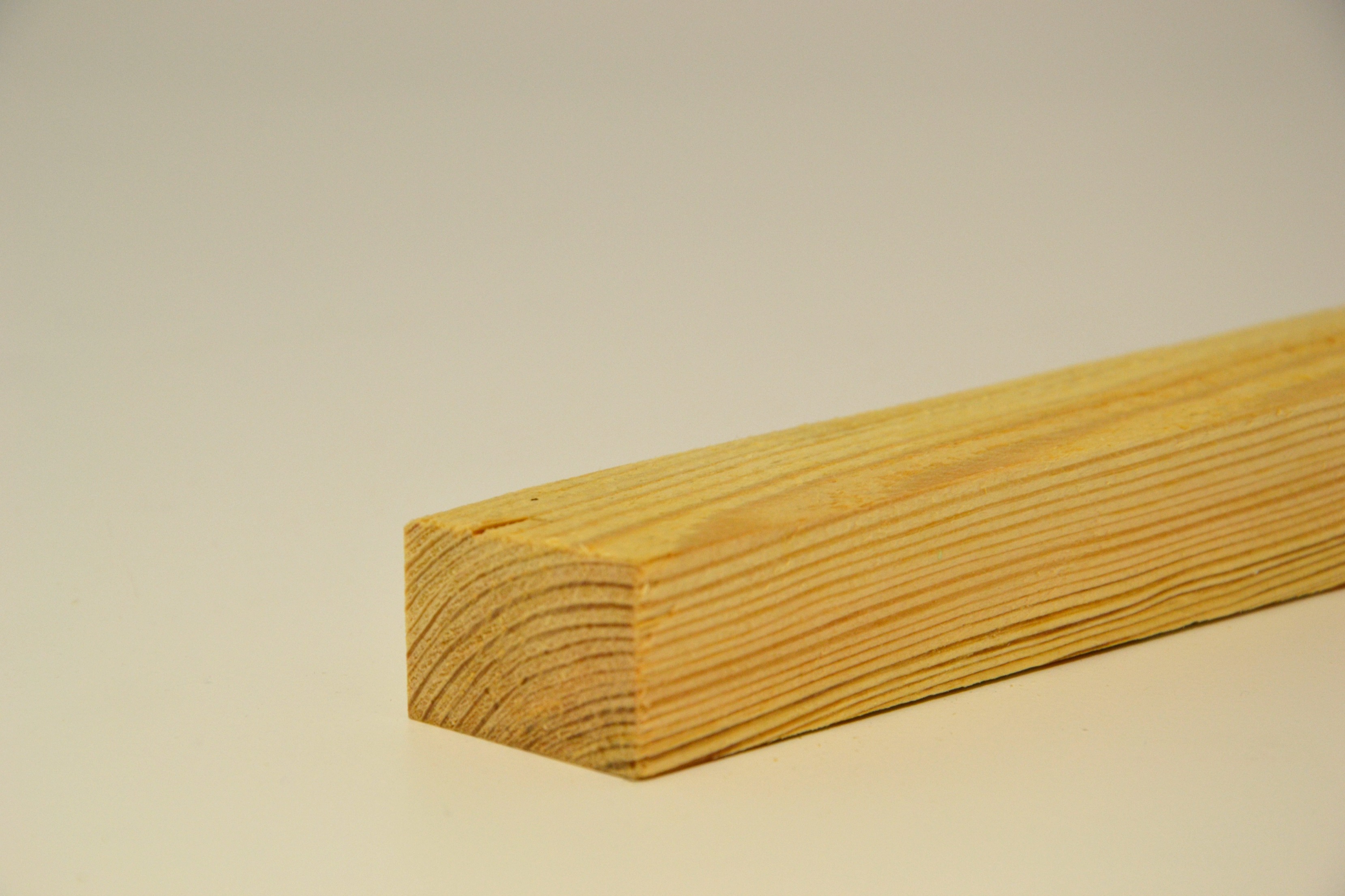 Den timmerhout 25 x 40mm ruw