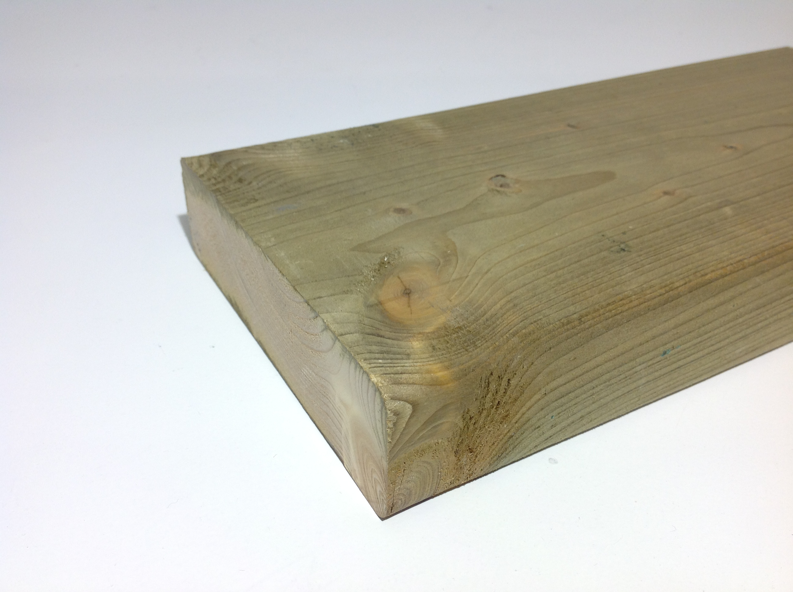 Pin bois de jardin 38x140mm raboté arrondi impregné