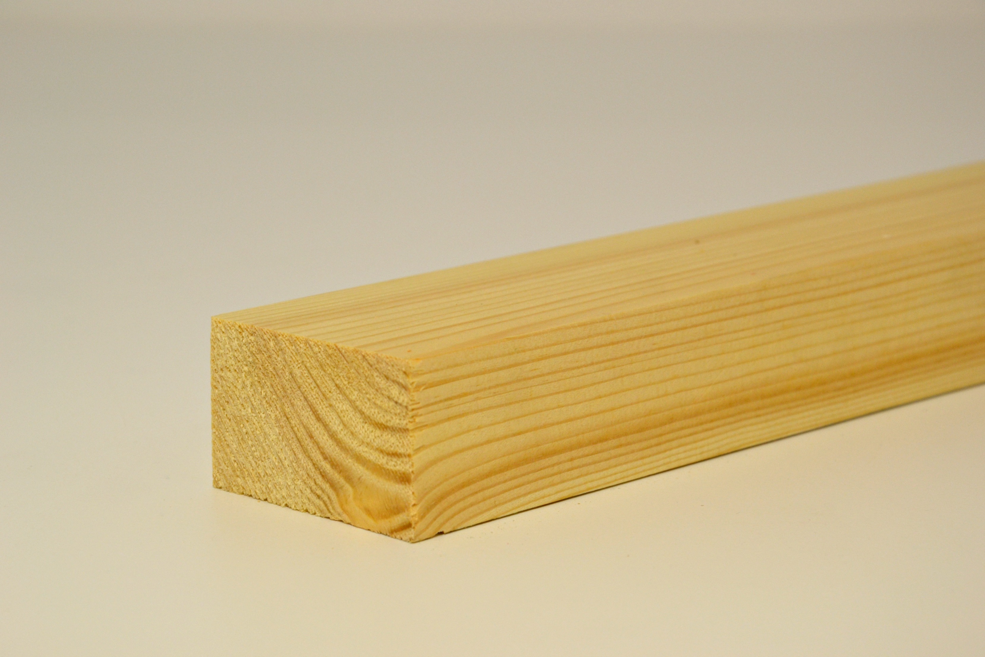 Den timmerhout 35 x 58mm geschaafd