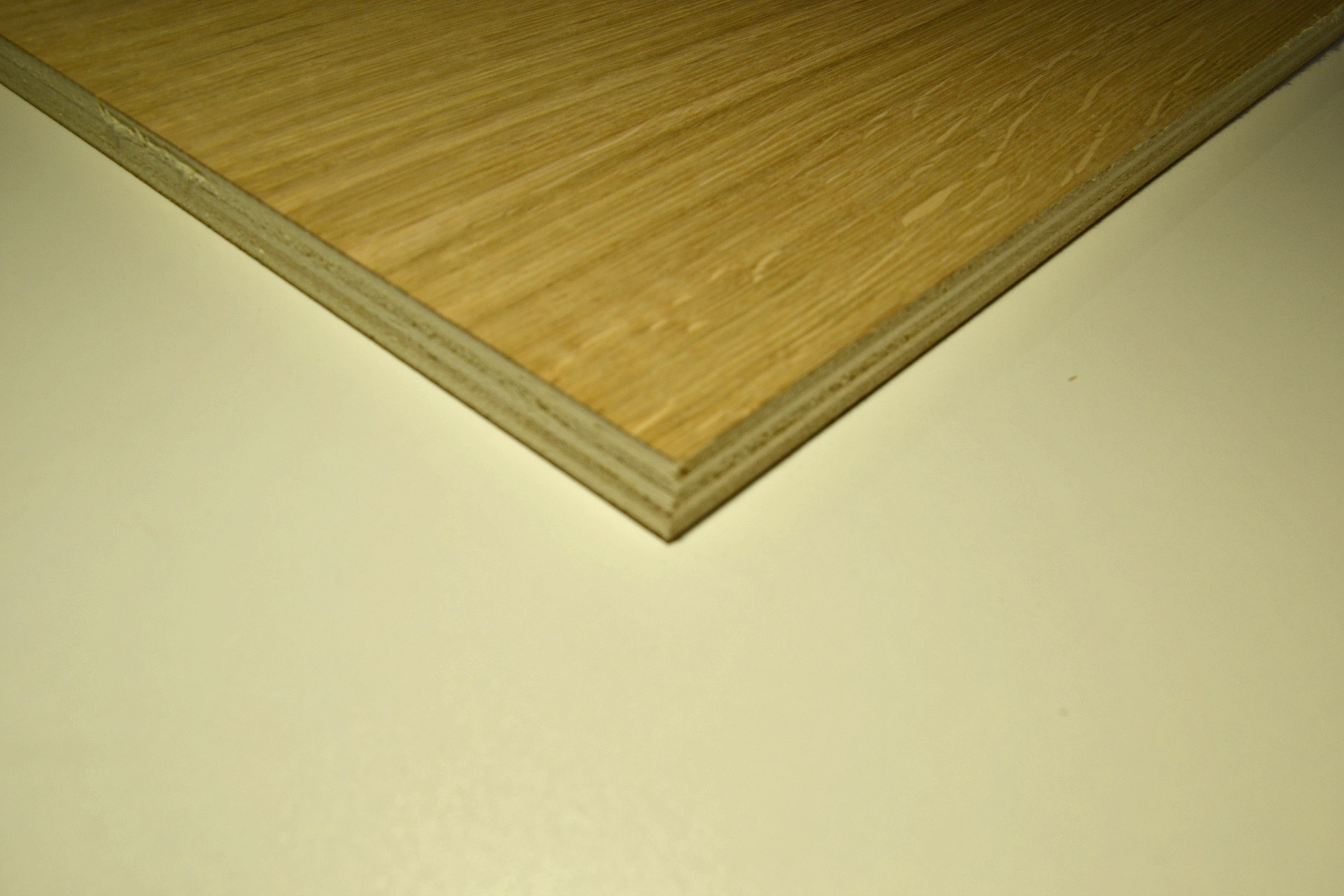 Multiplex chène 18mm a/b 250 x 122cm