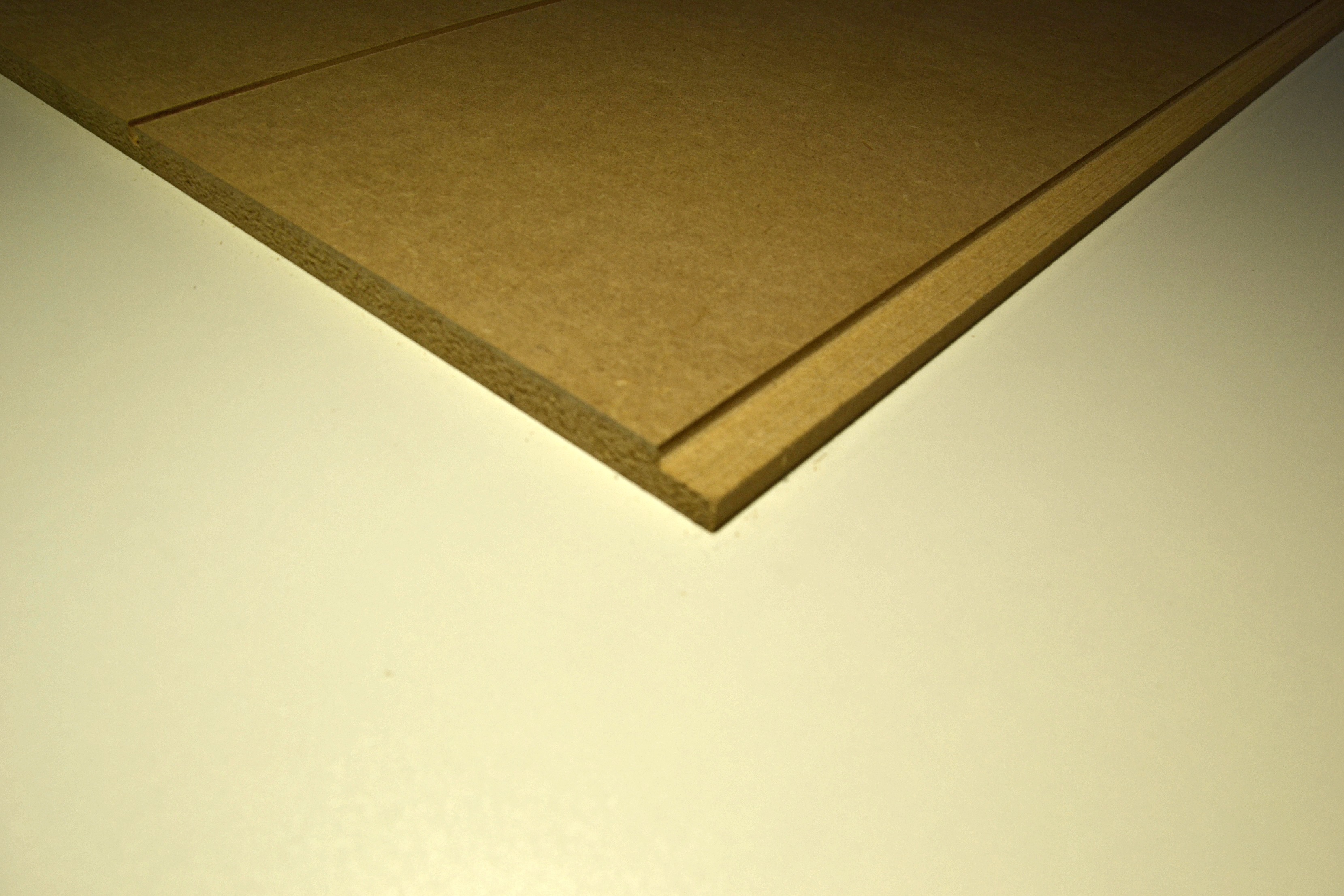 MDF brun 12mm rainure tous les 20cm 244 x 60cm