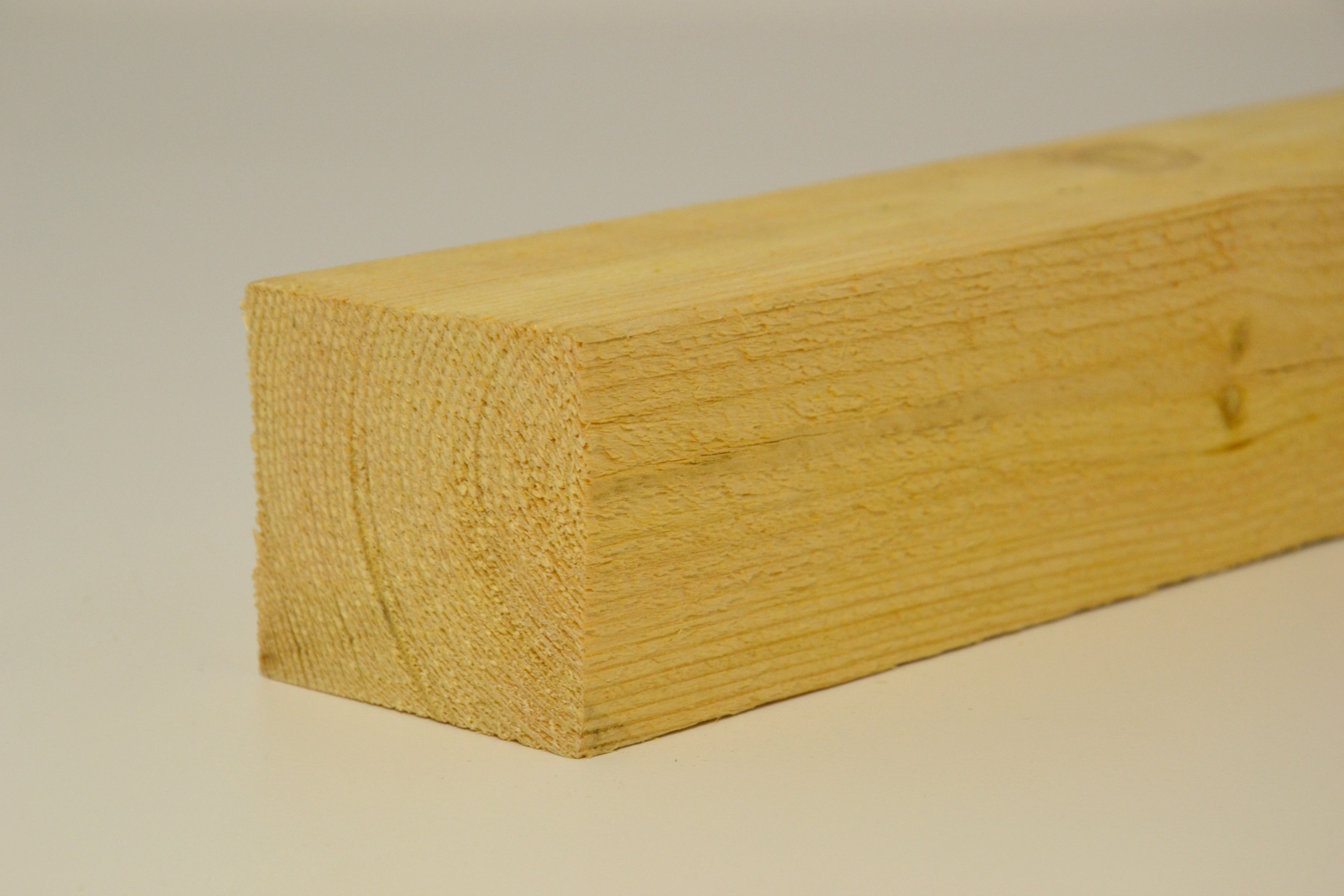 Den timmerhout 58 x 63mm ruw (tot 5.70m)