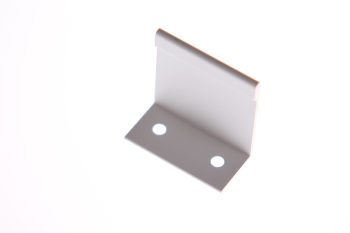 Poignée d'angle aluminium blanc 40x1,6mm (distance des vis 24mm)
