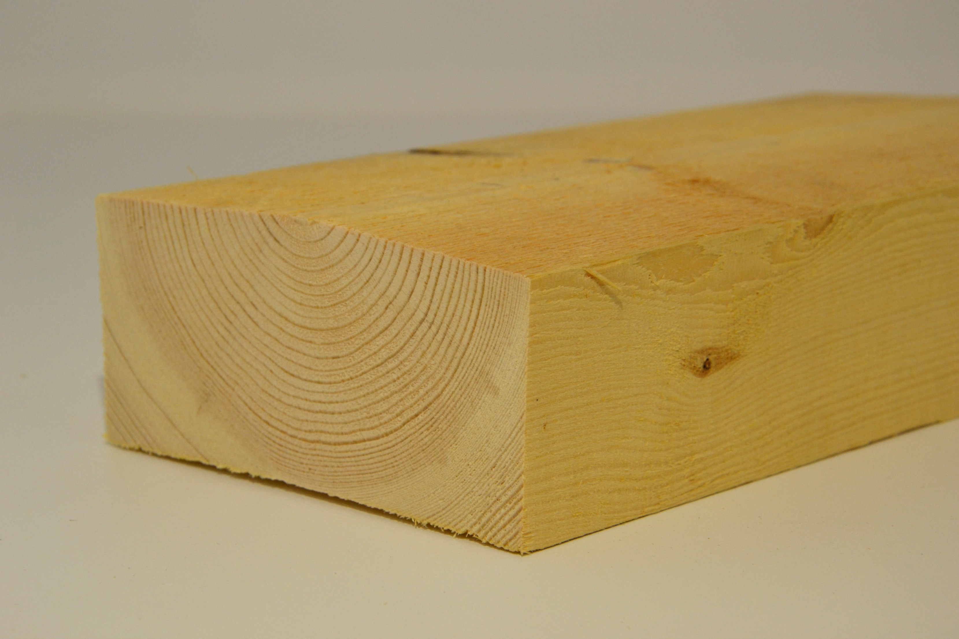Pin 63 x 150mm bois de construction brut