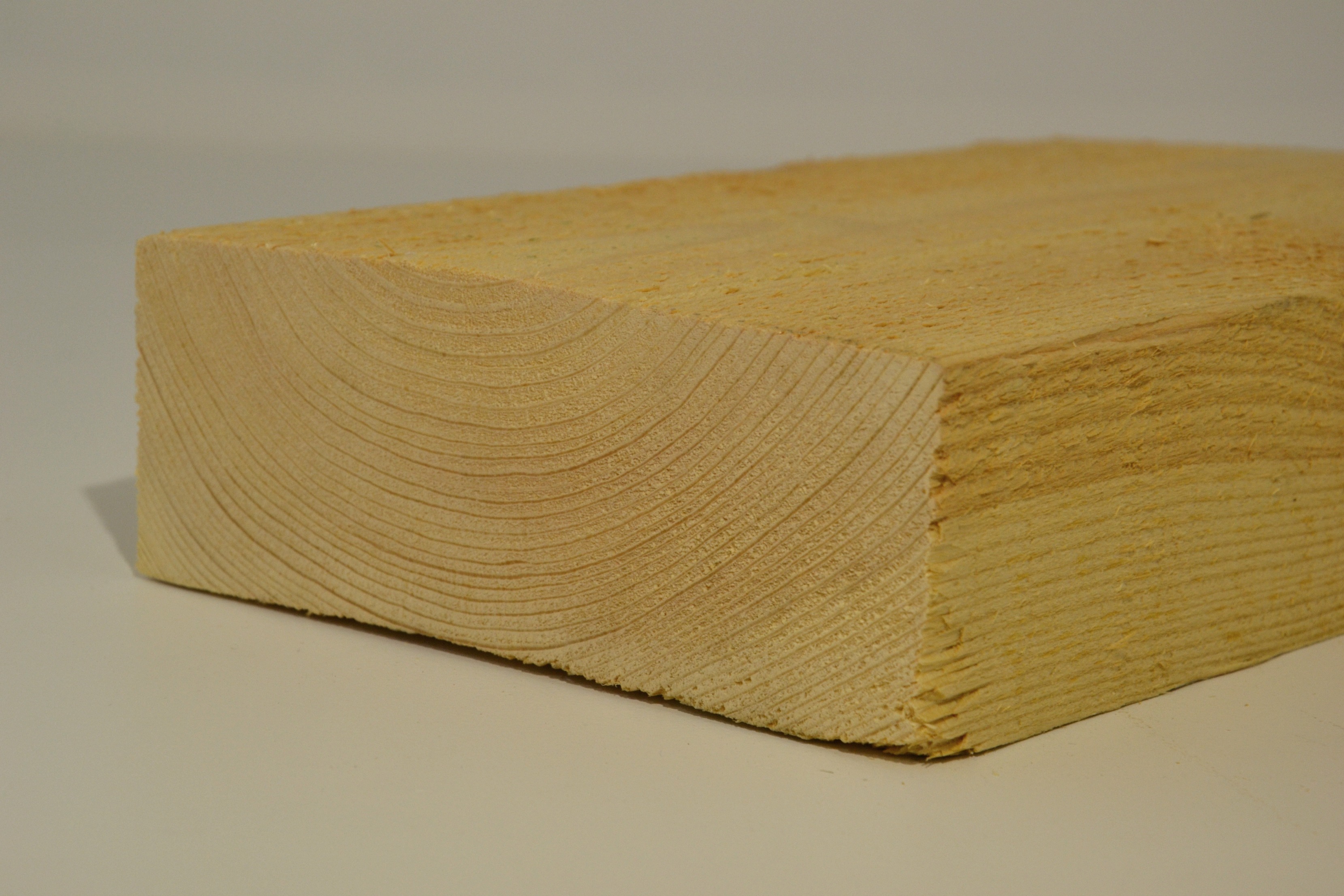 Pin 63 x 175mm bois de construction brut