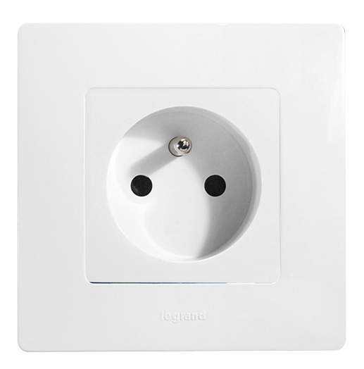 Legrand Prise 2P+T Niloe Blanc