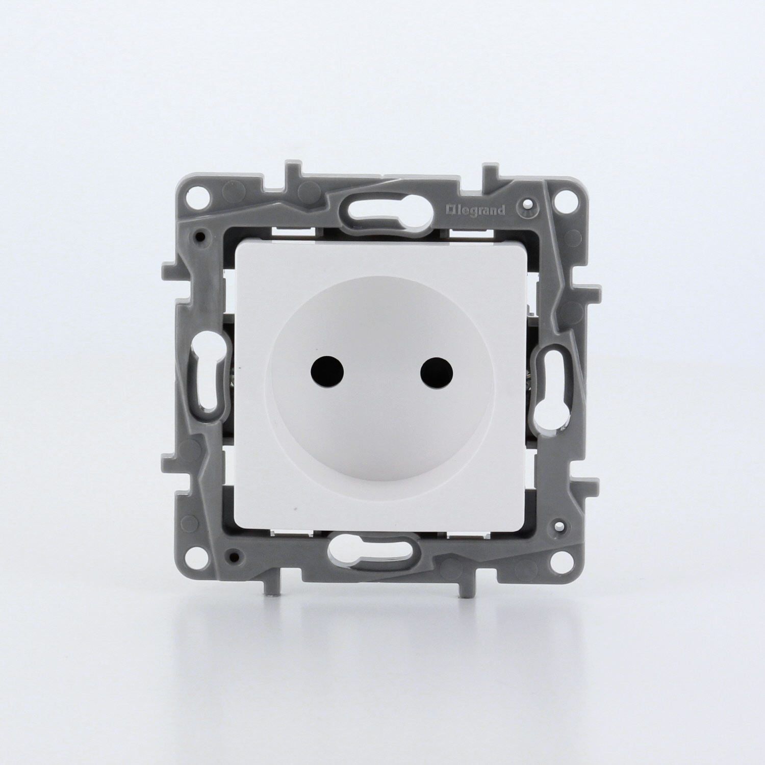 Legrand Prise 2P Niloe Blanc