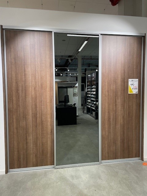 Raffito kast 3-deurs met 1 spiegeldeur 2700x2600x730.4mm